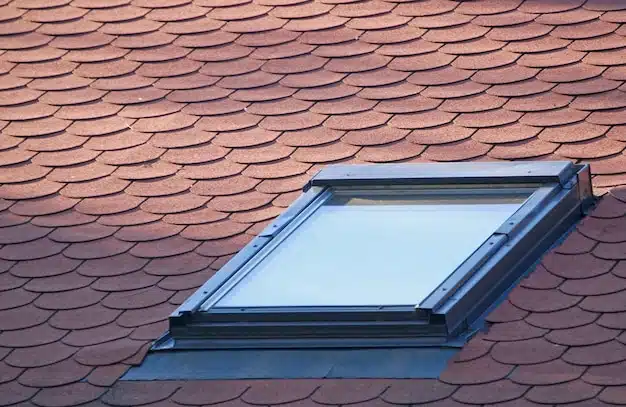 toit avec fenetre en velux fermé
